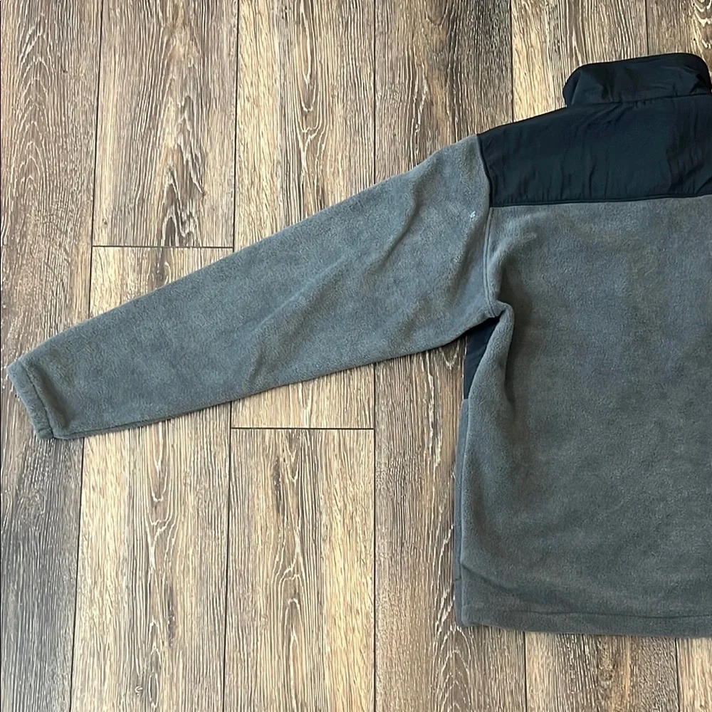Columbia Two-Tone Fleece Jacket in Black and Gray Adult Size Small